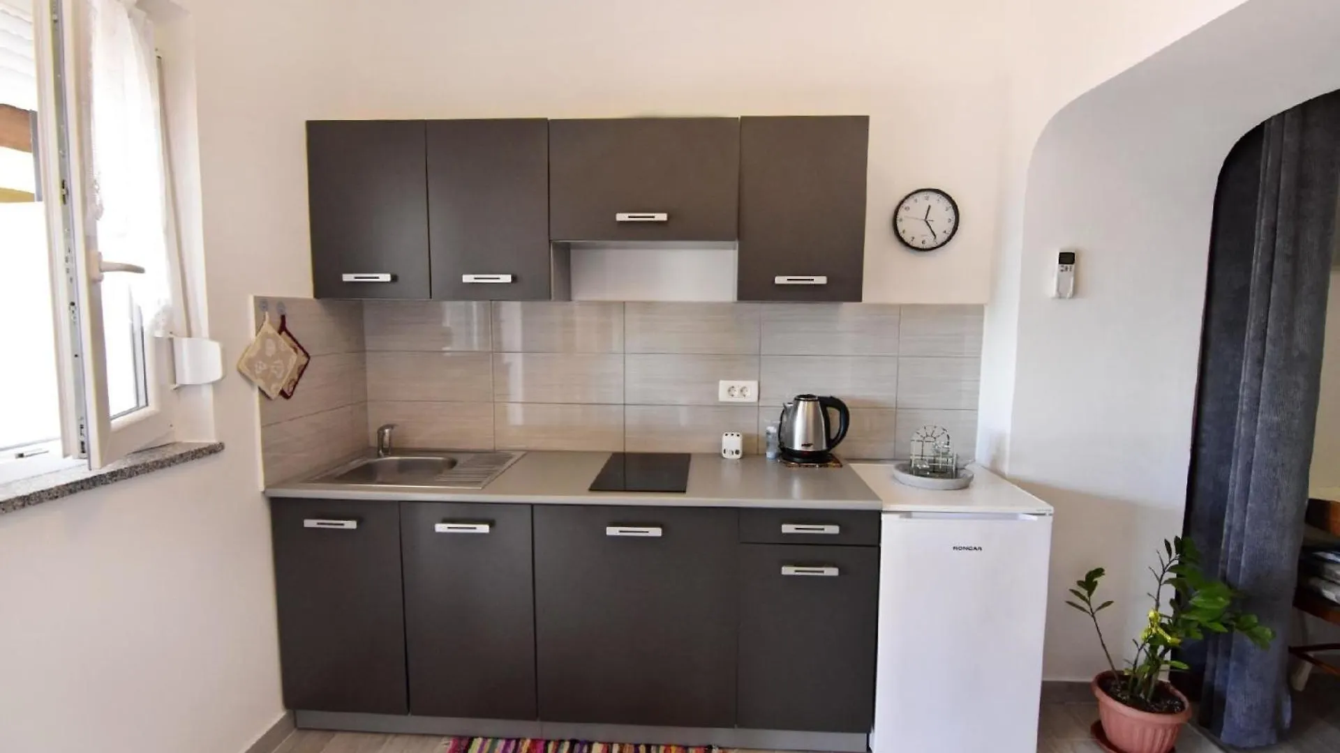 Apartman Ferienwohnung In Basanija Mit Schoener Terrasse Zambratija