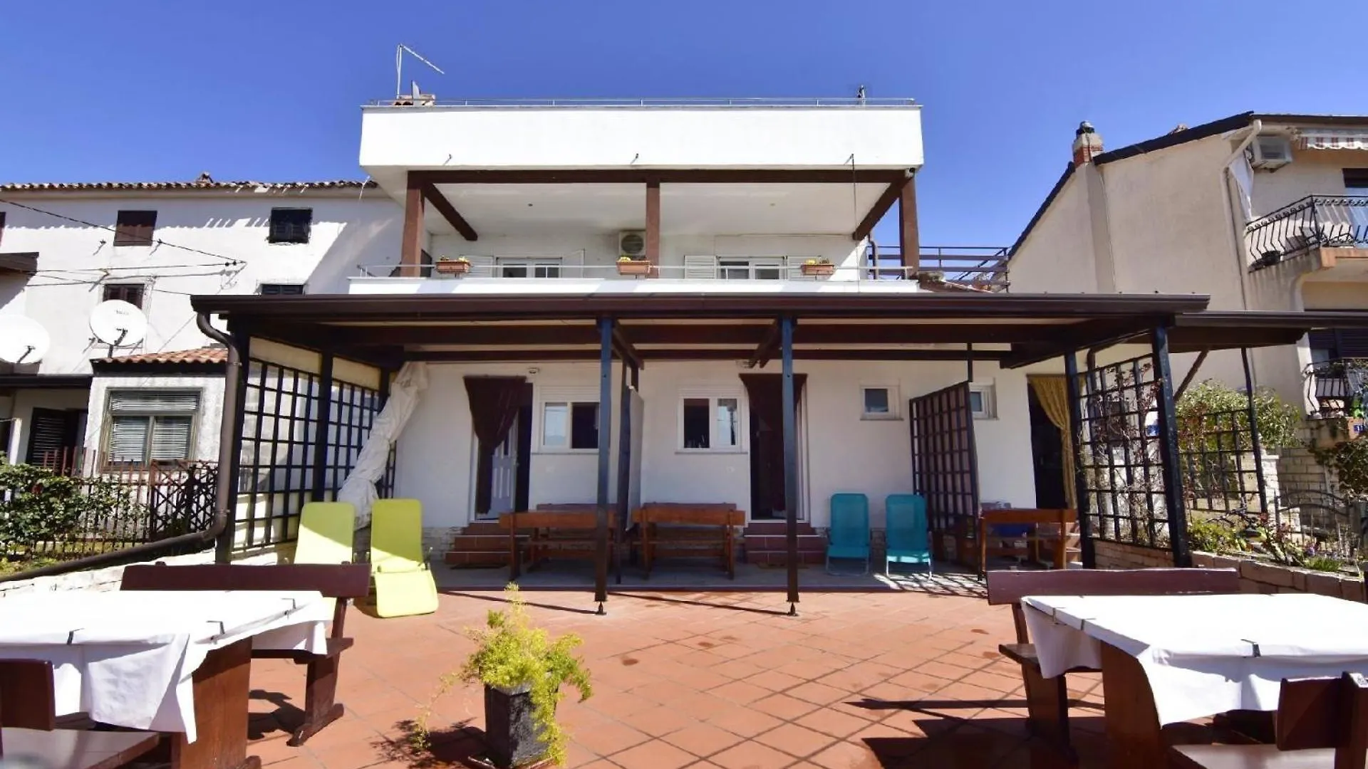 Ferienwohnung In Basanija Mit Schoener Terrasse Zambratija Apartman